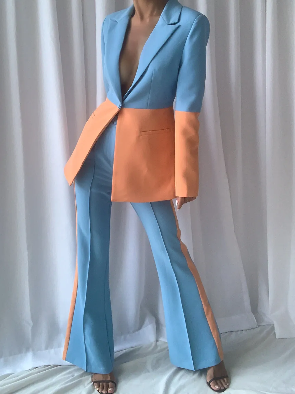 PETELE Blazer & Pants Set in Blue & Orange