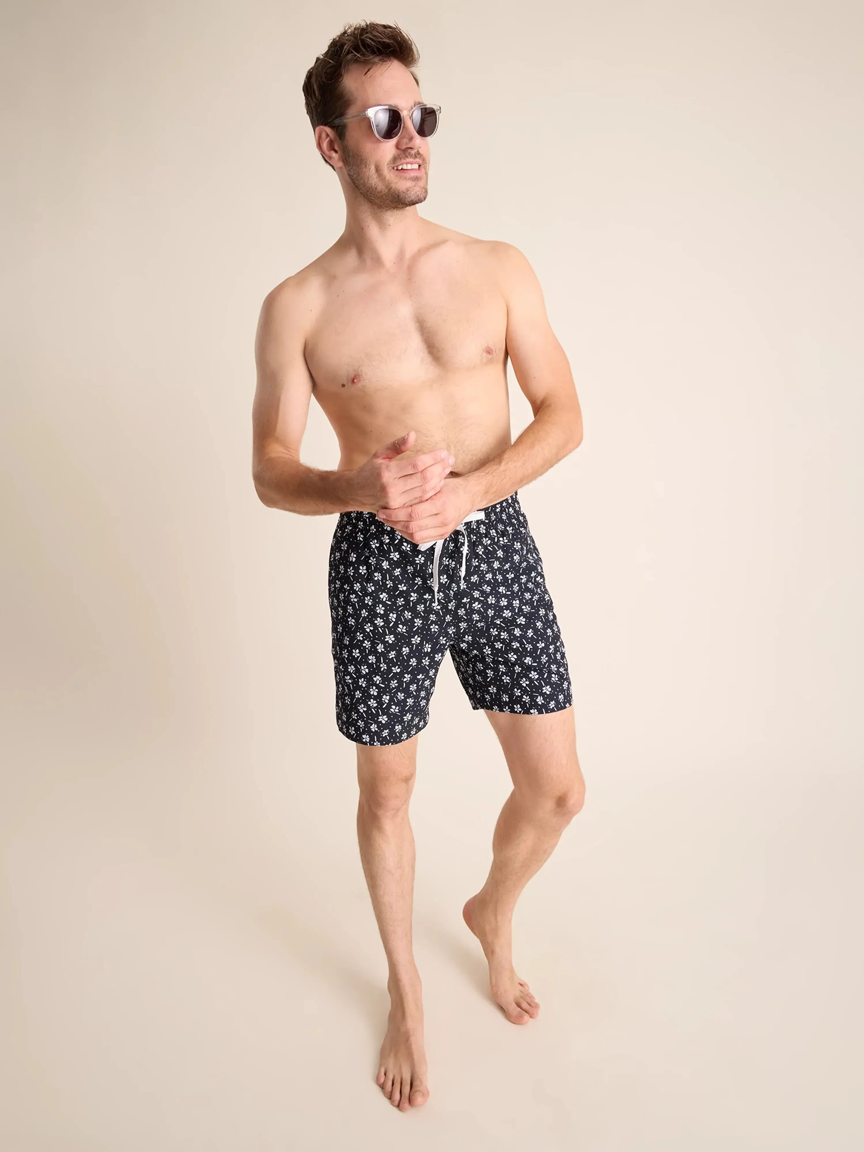 The Daisy Dives 7" (Classic Swim Trunk)